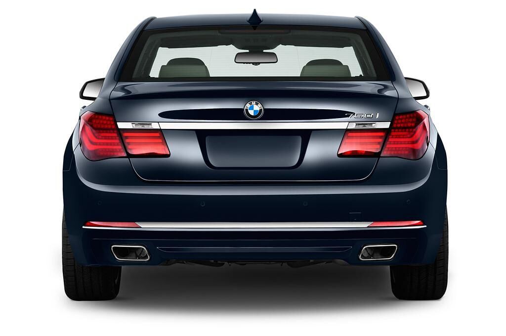 BMW 7 Series (Baujahr 2013) - 4 Türen Heckansicht