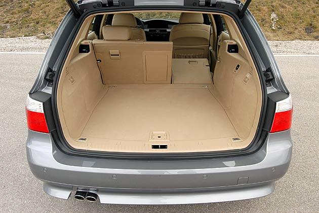 Die hinteren Sitze lassen sich im Verhältnis 60 zu 40 umklappen