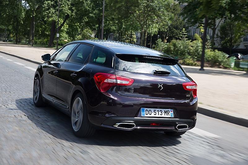 Stimmiges Heck mit Doppelrohr-Auspuff