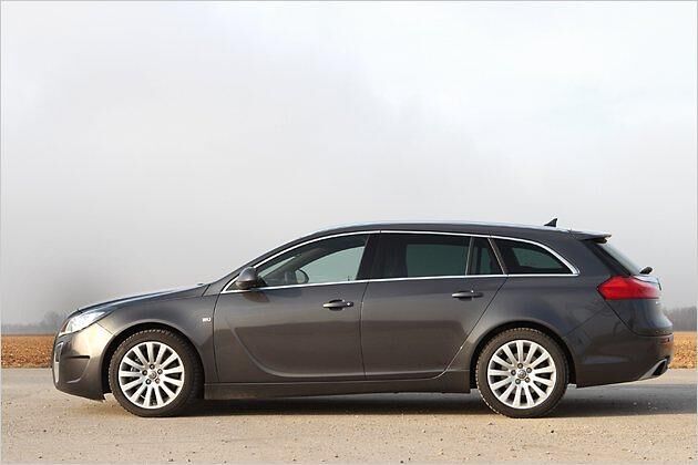 Mit gut 4,90 Meter ist der Insignia Sports Tourer richtig lang