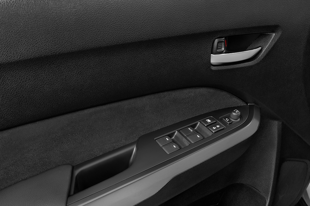 Suzuki Vitara Hybrid (Baujahr 2023) Comfort+ 5 Türen Bedienungselemente Tür