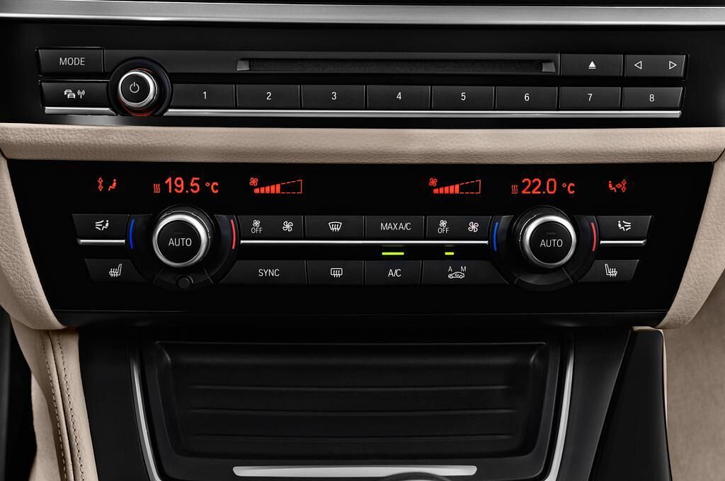 BMW 5 Series (Baujahr 2014) 518d Touring 5 Türen Temperatur und Klimaanlage