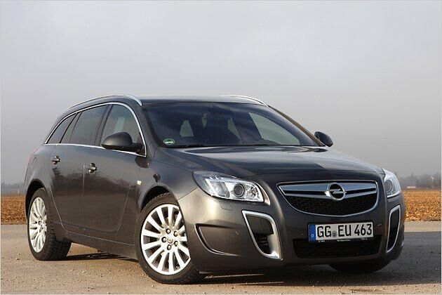 Der Opel Insignia Sports Tourer OPC wird serienmäßig mit 19-Zoll-Felgen ausgerüstet