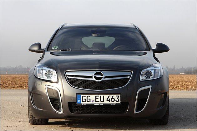 Stimmig gezeichnet: Die Front des Insignia OPC