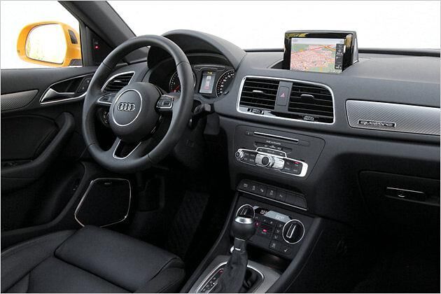 Wertige und edle Materialen im Innenraum: Alles im Q3-Cockpit fühlt sich gut an