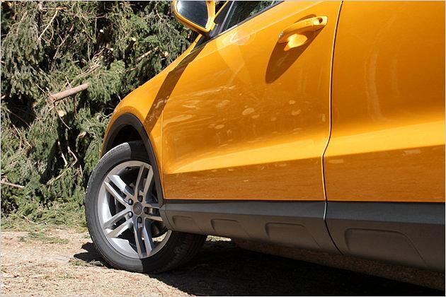 Die Seitenschweller sind aus unlackiertem Plastik