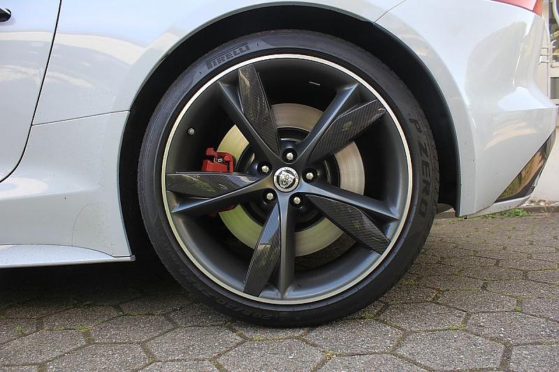 460 Newtonmeter werden über alle vier Räder auf den Boden gebracht.