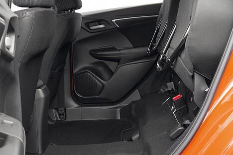 ...oder komplett nach oben. Knapp 1,3 Meter hohe Pflanzen oder ähnliches finden so Platz. 