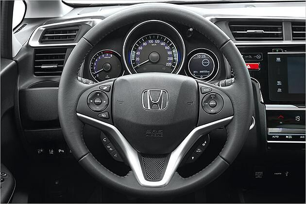 Schade, der Jazz hat nicht den schicken 3D-Tacho des HR-V (der auf der gleichen Plattform aufsetzt)