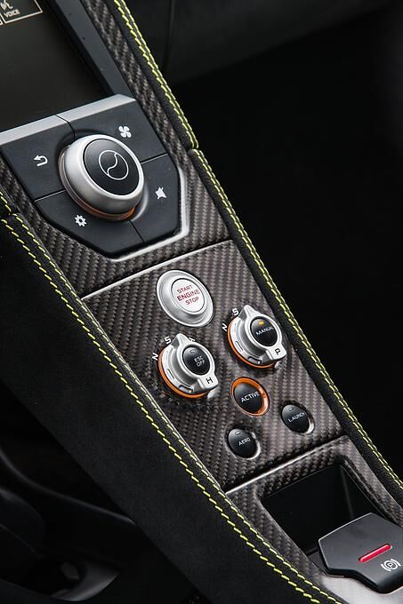 Die schlichte Mittelkonsole des McLaren 675 LT