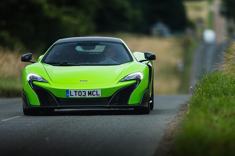 McLaren 675 LT - macht auch auf der Landstraße eine gute Figur