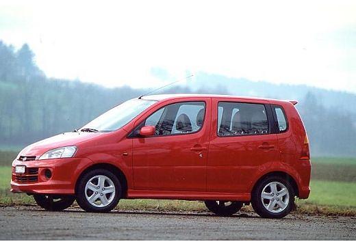 DAIHATSU-YRV-1-3--2000-2001-