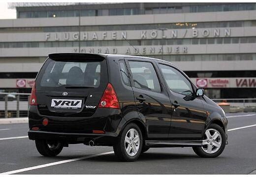 DAIHATSU-YRV-1-3--2000-2001-