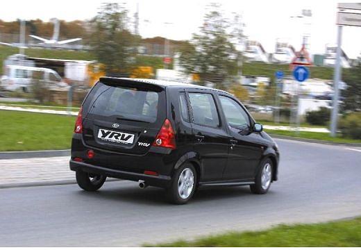 DAIHATSU-YRV-1-3--2000-2001-