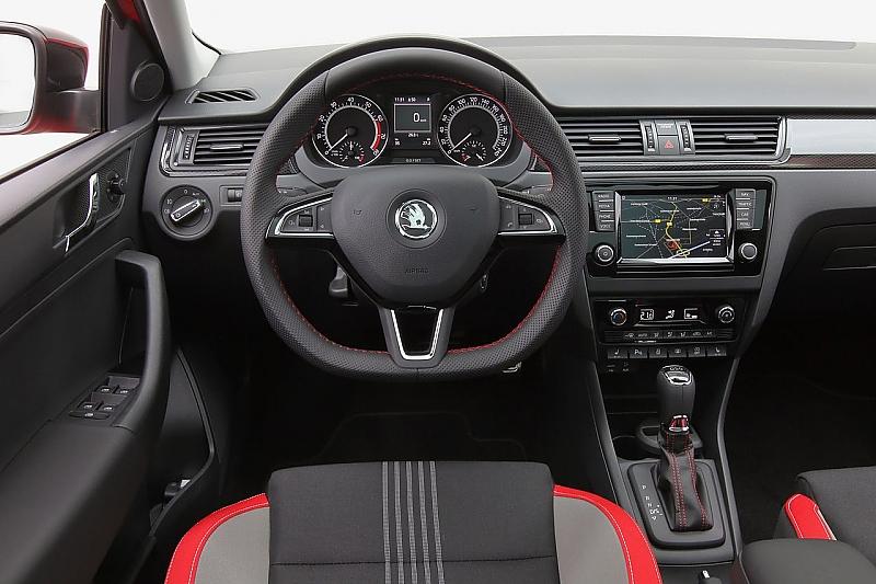 Das Cockpit ist in der gewohnten Skoda-Qualität verarbeitet