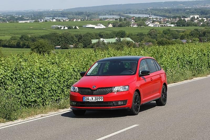 Beim Skoda Rapid Spaceback Monte Carlo stehen drei Benziner und zwei Diesel zur Auswahl