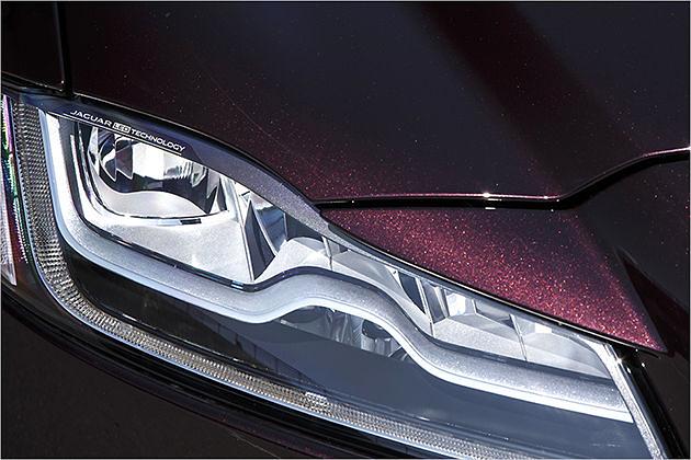 Gegen Aufpreis arbeiten die Scheinwerfer mit LED-Technik. LED-Tagfahrlicht ist dagegen Serie