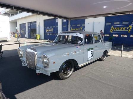 Oldtimer Grand Prix 2012 - der Trekker lässt grüßen