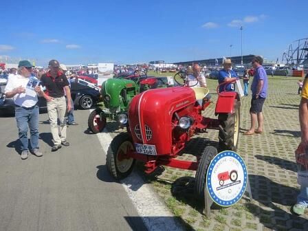 Oldtimer Grand Prix 2012 - der Trekker lässt grüßen