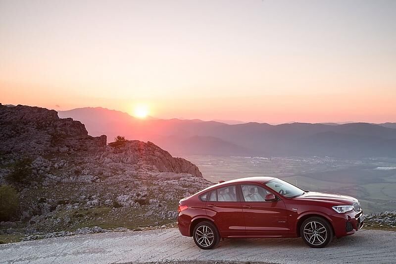 Der BMW X4 30d wiegt gut 1.8 Tonnen