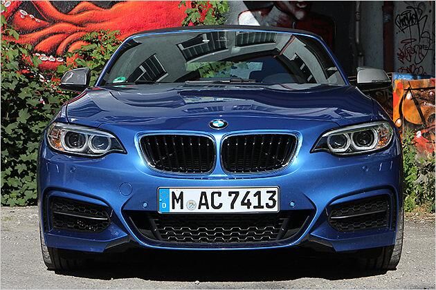 Die M-Frontschürze wirkt deutlich bulliger