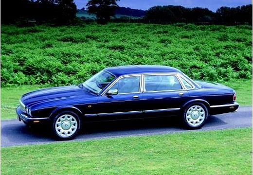 JAGUAR-Daimler-V8--1997-1998-
