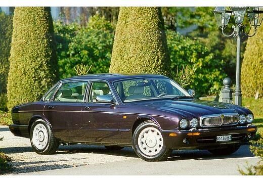 JAGUAR-Daimler-V8--1997-1998-