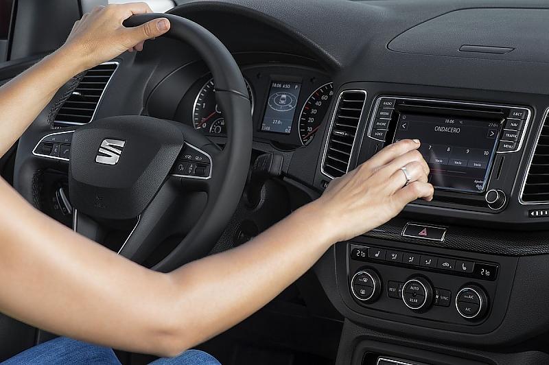 Dank Seat Full Link lassen sich nahezu alle Smartphones mit dem Fahrzeug vernetzen.