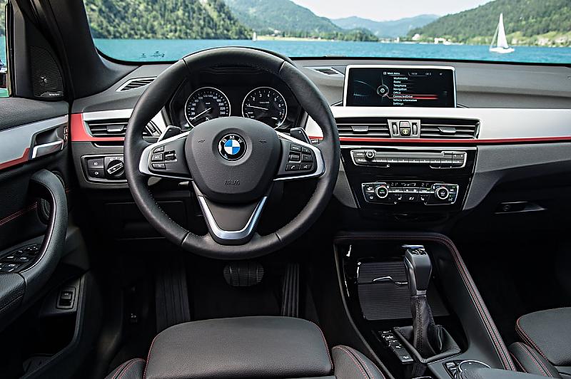Das Cockpit des neuen BMW X1 xDrive 25i
