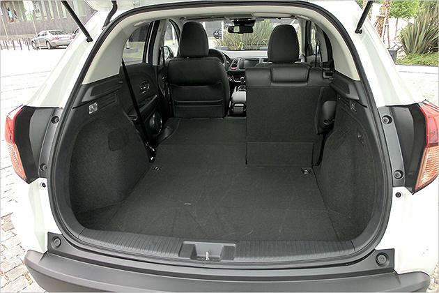 Die Rücksitzlehnen lassen sich asymmetrisch geteilt umklappen