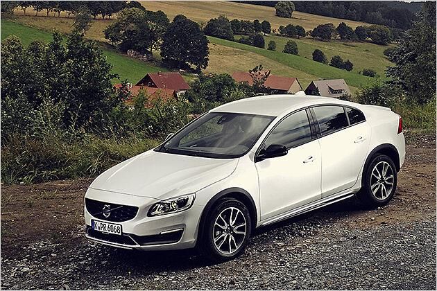 Den S60 CC gibt es mit zwei 190-PS-Dieselmotoren. Der neue Drive-E-Vierzylinder kommt nur mit Frontantrieb. Wer Allrad will, muss zum älteren Fünfzylinder greifen