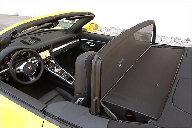 Extrem praktisch: Das per Knopfdruck ausfahrende Windschott