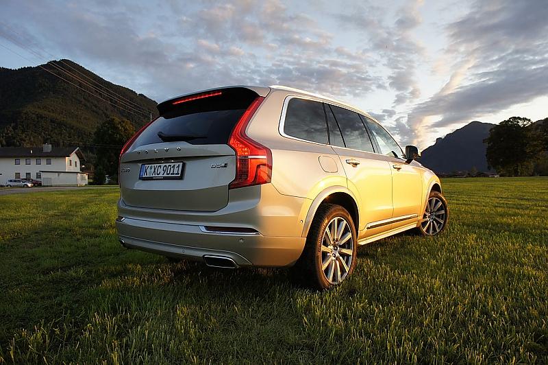 Die Heckleuchten sind typisch Volvo