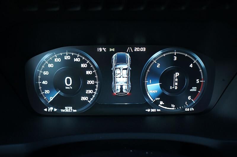 Die digitalen Instrumente sehen gut aus