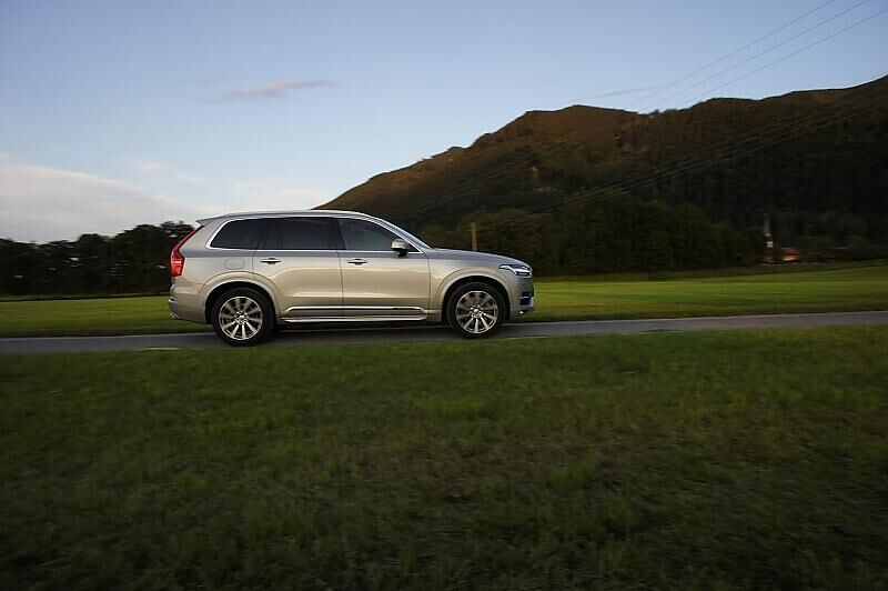 Der Volvo XC90 D5 erreicht eine Höchstgeschwindigkeit von 220 km/h