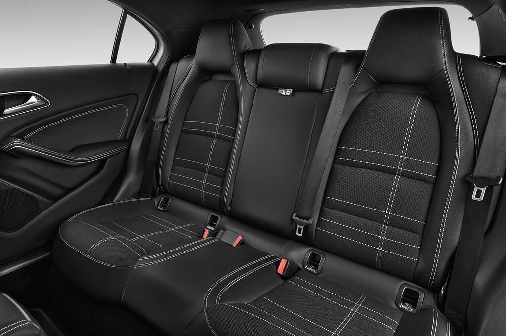 Mercedes A-Class (Baujahr 2013) Urban 5 Türen Rücksitze