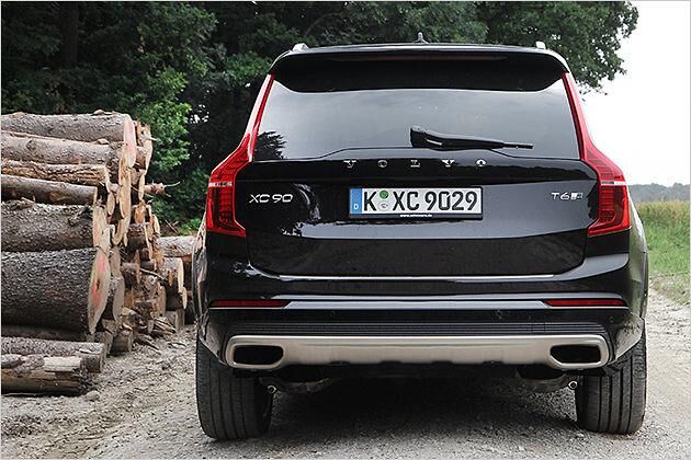 Die langen Rückleuchten arbeiten mit LED-Technik und erinnern noch an das Vorgänger-Modell