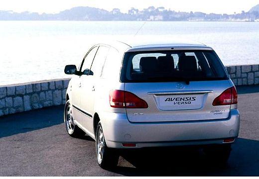 TOYOTA-Avensis-Verso--2001-2004-