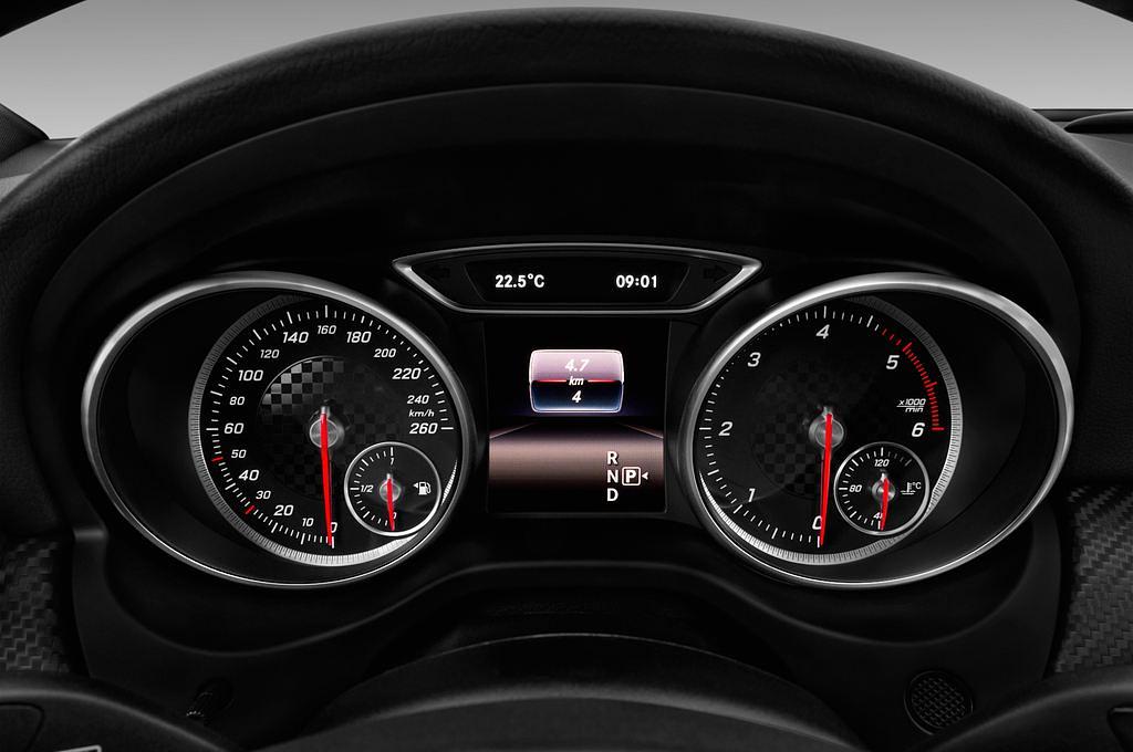 Mercedes A-Class (Baujahr 2017) AMG Line 5 Türen Tacho und Fahrerinstrumente