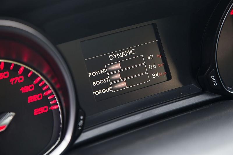 Im Sport-Modus informieren Anzeigen über fahrrelevante Werte, wie das Drehmoment