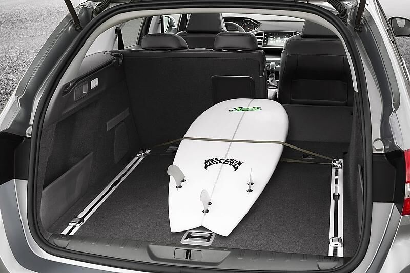 Auch lange Gegenstände finden im Kofferraum Platz