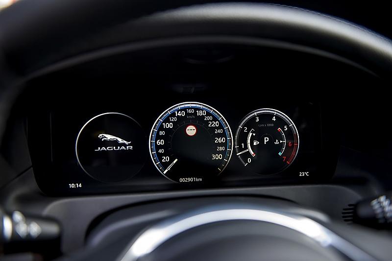 Beim neuen Infotainmentsystem ist das Instrumenten-Display frei konfigurierbar