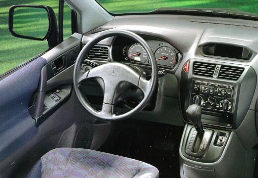 MITSUBISHI-Space-Runner--1999-2002-