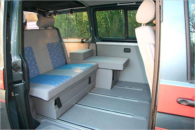 Auf der Rückbank ist neben dem Staufach nur Platz für zwei Personen