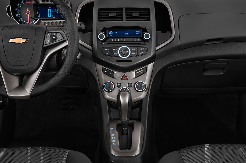 Chevrolet Aveo (Baujahr 2012) LT+ 4 Türen Mittelkonsole