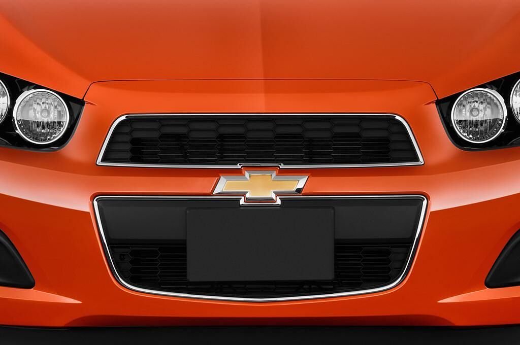 Chevrolet Aveo (Baujahr 2012) LT+ 5 Türen Kühlergrill und Scheinwerfer