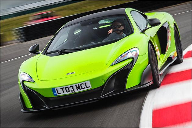 Das 675LT Coupé ist ein Hardcore-Sportler durch und durch. Er wiegt nur 1.230 Kilo