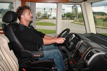 Dino Kortas fährt das Hymermobil natürlich selbst.