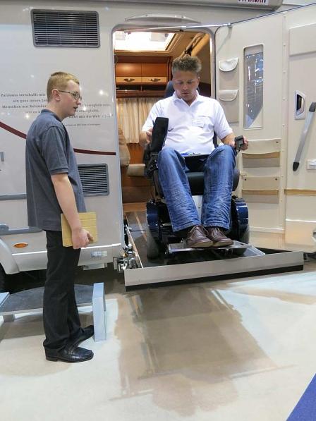 Die Hebebühne des Mobils trägt 320 Kilogramm.