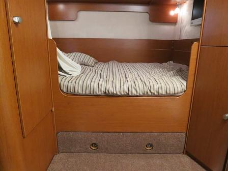 Das Bett kann auf eine bequeme Einstiegshöhe abgesenkt werden.